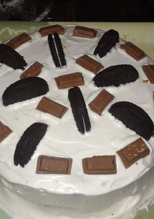A picture of Oreo fresh creamy chocolate cake.