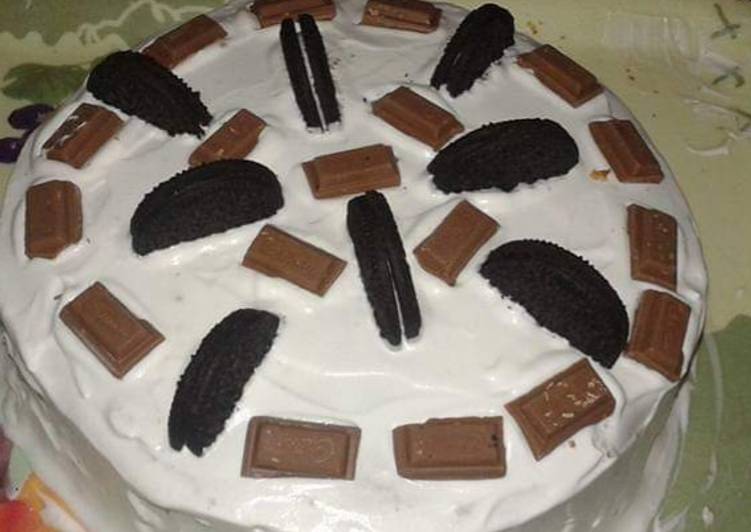 Steps to Make Speedy Oreo fresh creamy chocolate cake