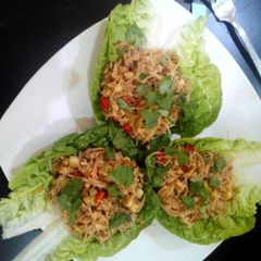 A picture of Oriental Chicken & Cashew Nut Lettuce Cups.
