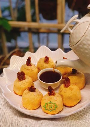 Hình của món Walnut Moon Cakes (Bánh trung thu hạt óc chó).