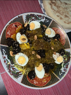 Una foto de Carne con ciruelas al estilo marroquí