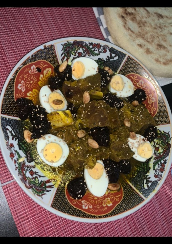 Una foto de Carne con ciruelas al estilo marroquí