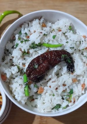 कर्ड राइस (Curd rice recipe in marathi) रेसिपी चे मुख्य फोटो 