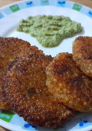 A picture of Sabudana vada or cutlet.