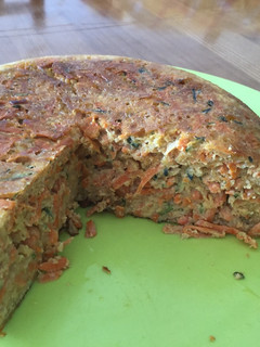 Una foto de Tortilla de zapallito, zanahoria y corn flakes