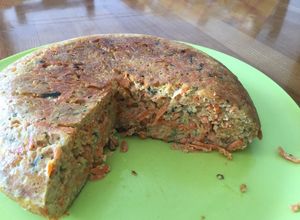 Una foto de Tortilla de zapallito, zanahoria y corn flakes
