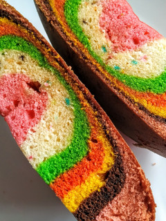 ரெயின்போ கேக் (எக்லெஸ்) (Rainbow cake recipe in tamil) செய்முறை முக்கிய புகைப்படம்