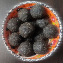 A picture of Sesame ladu.