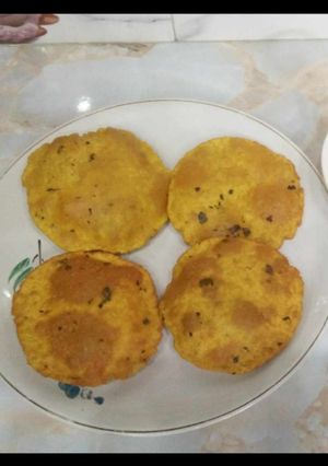 A picture of Roasted Gram Flour Puri.
