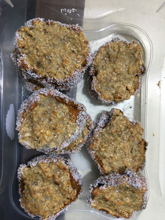 Una foto de ALFAJORES DE AVENA Y BANANA rellenos de dulce de leche