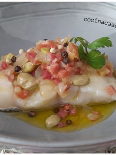 Una foto de Bacalao con habitas y jamón