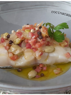 Una foto de Bacalao con habitas y jamón