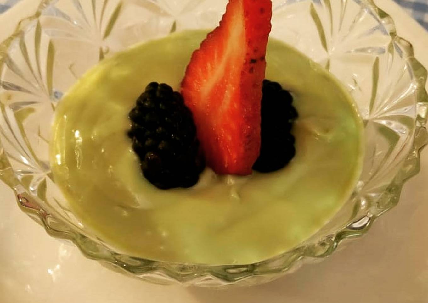 Postre de crema de aguacate