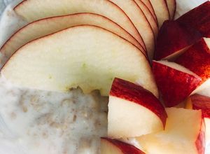 Hình của món Eat clean- cháo yến mạch trái cây, bữa sáng nhanh gọn đủ chất.