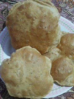 अजवाइन पूरी (ajwain poori recipe in Hindi) रेसिपी मुख्य फोटो