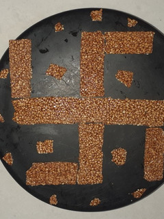 તલની ચીકી (Til Chikki Recipe in Gujarati) રેસીપી મુખ્ય ફોટો