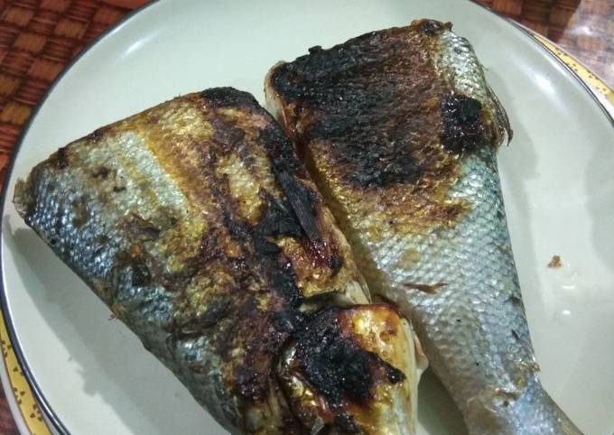 Ikan Bandeng Bakar Sambal Dabu Iris