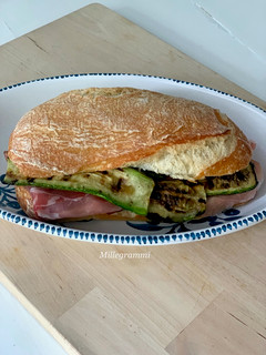 Foto di Panino speck e zucchine grigliate