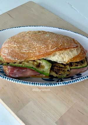 Foto di Panino speck e zucchine grigliate