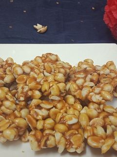 मूंगफली की चिक्की (Mungfali ki chikki recipe in Hindi) रेसिपी मुख्य फोटो