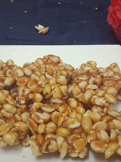मूंगफली की चिक्की (Mungfali ki chikki recipe in Hindi) रेसिपी मुख्य फोटो