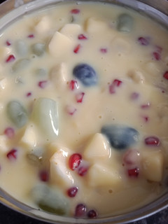 फ्रूट कस्टर्ड (Fruit custard recipe in Hindi) रेसिपी मुख्य फोटो