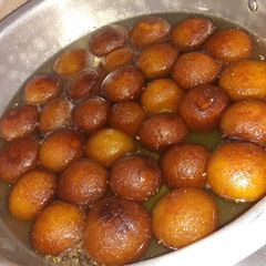 A picture of Eggless Gulab Jamun😋.