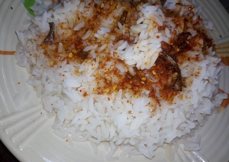 Recipe of Perfect White rice with chilli pepper and veg oil(yaka mallam)