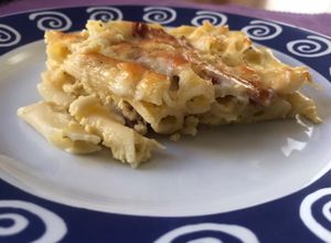 Foto principal de Macarrones con bacon, y costra de huevos, quesos y bebida de avena