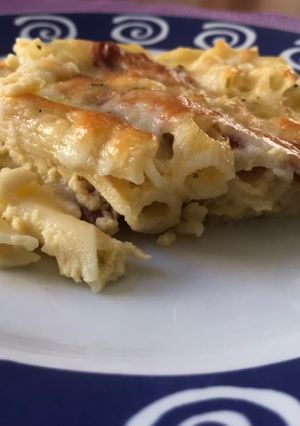Foto principal de Macarrones con bacon, y costra de huevos, quesos y bebida de avena
