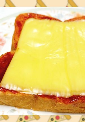 รูปของ 🍕🧀พิซซ่าหน้าเชดด้าชีสง่ายๆ - Easy easy cheddar cheese pizza