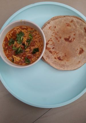 सेव टमाटर की सब्जी (Sev tamatar ki sabzi recipe in Hindi) रेसिपी मुख्य फोटो