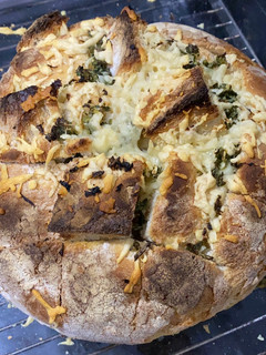 Una foto de Pan de Hogaza Relleno de Queso 🧀