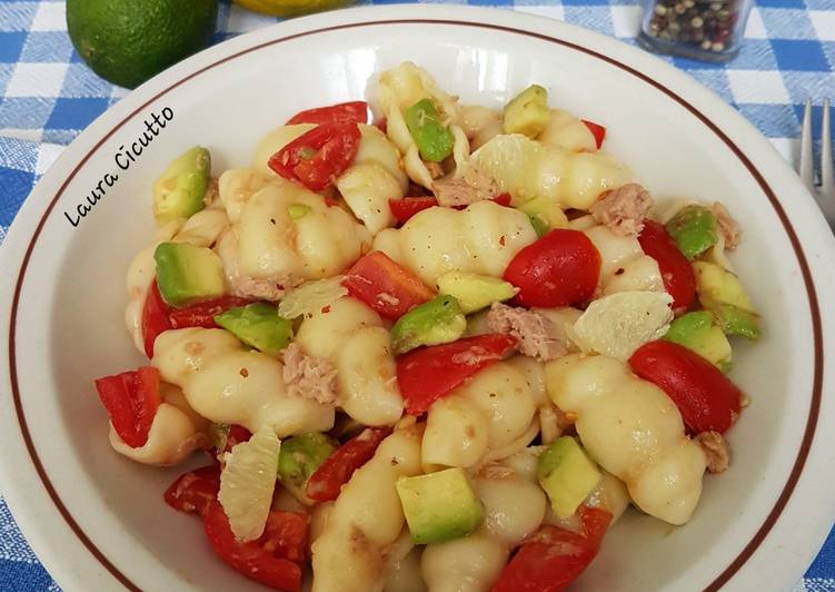 Pasta fredda con avocado e lime