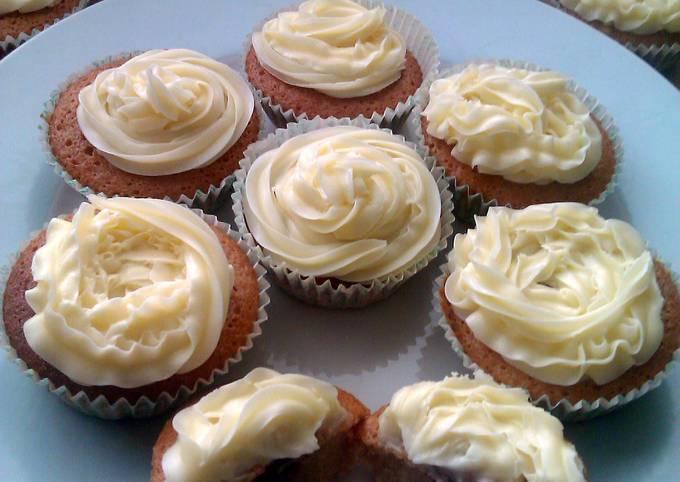 Recipe of Super Quick Vickys Jam & Custard Cupcakes