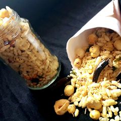 A picture of Makhana murmura namkin.