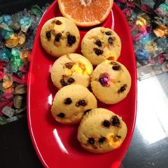 A picture of Orange chocochip muffins.