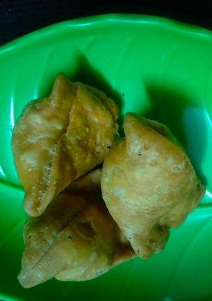 मटर के समोसे (matar ke samose recipe in Hindi) रेसिपी मुख्य फोटो