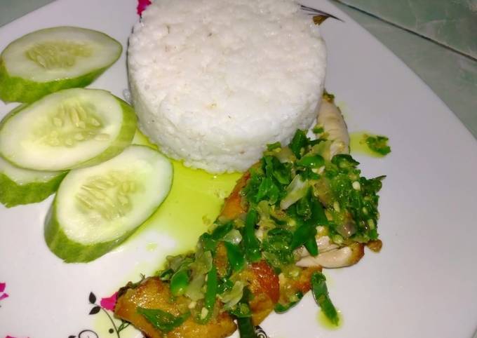 Resep cara membuat ayam geprek cabe ijo