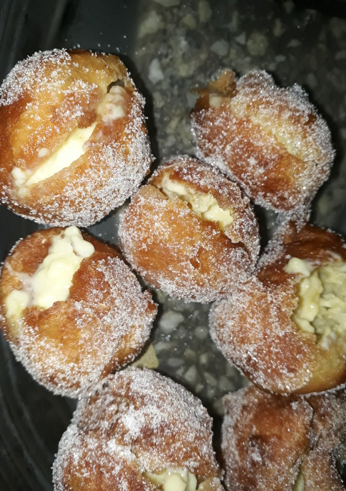 Una foto de Buñuelos de viento con crema pastelera