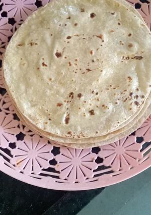ઘઉંની ફુલકા રોટલી (Wheat Fulka Rotli Recipe In Gujarati) રેસીપી મુખ્ય ફોટો