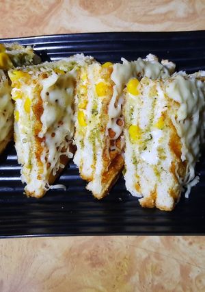 A picture of Chilli cheese corn sandwich.