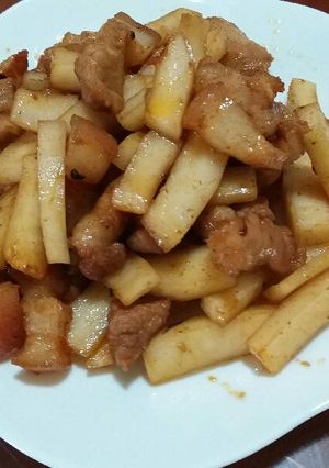 Hình của món Thịt ba chỉ kho dừa.