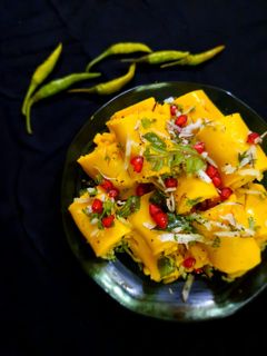 खांडवी (पितोड़) (Khandvi/ pitod recipe in hindi) रेसिपी मुख्य फोटो