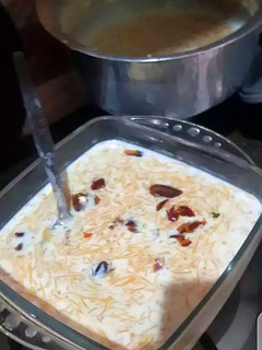 A picture of Date Sheer khurma.