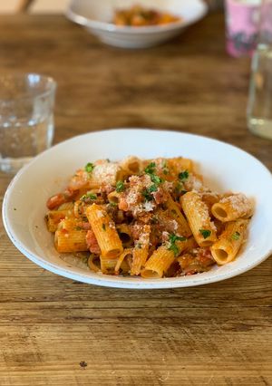 A picture of 🍝 Tomato sauce, onion, mushroom, bacon pasta.