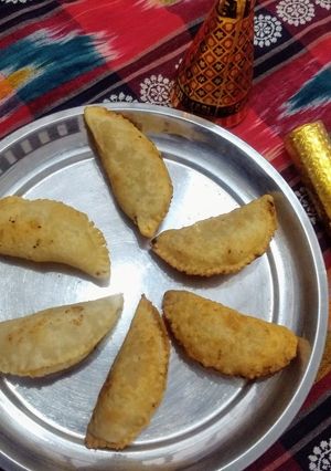 A picture of Gujiya.