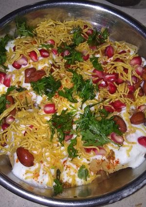 દહીં વડા (Dahi Vada Recipe In Gujarati) રેસીપી મુખ્ય ફોટો