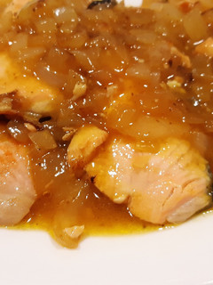 Una foto de Salmón en salsa de naranja