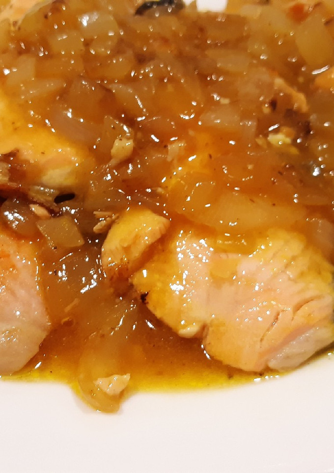 Una foto de Salmón en salsa de naranja
